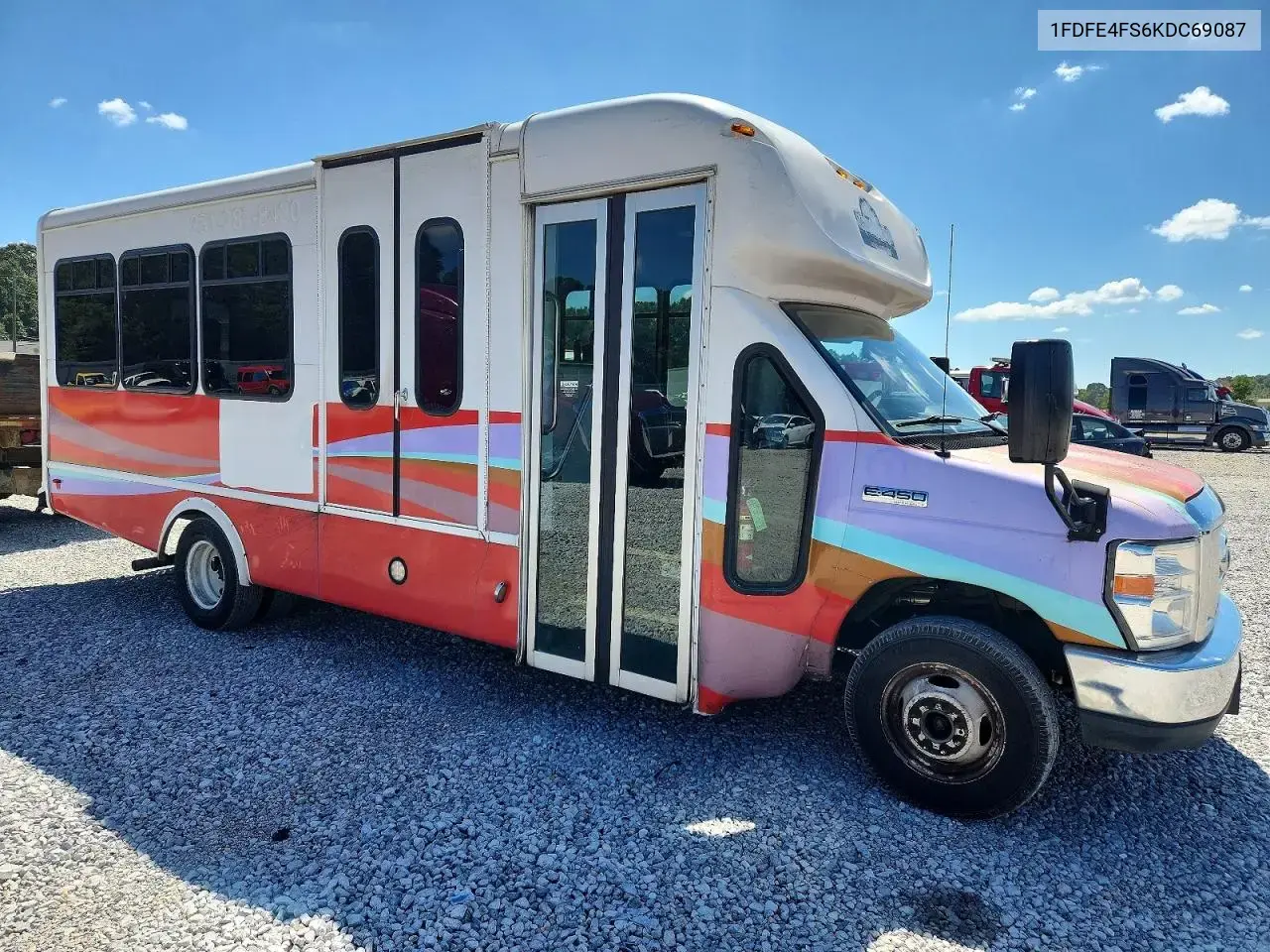 2019 Ford E450 Shuttle Bus