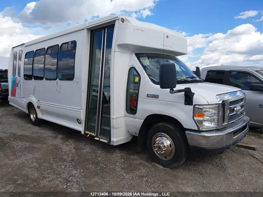 2016 Ford Econoline E450 Super Duty Cutwy Van