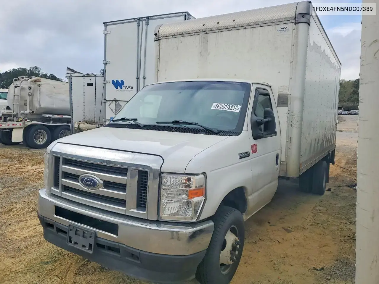 2022 Ford Econoline E450 Super Duty Cutaway Van