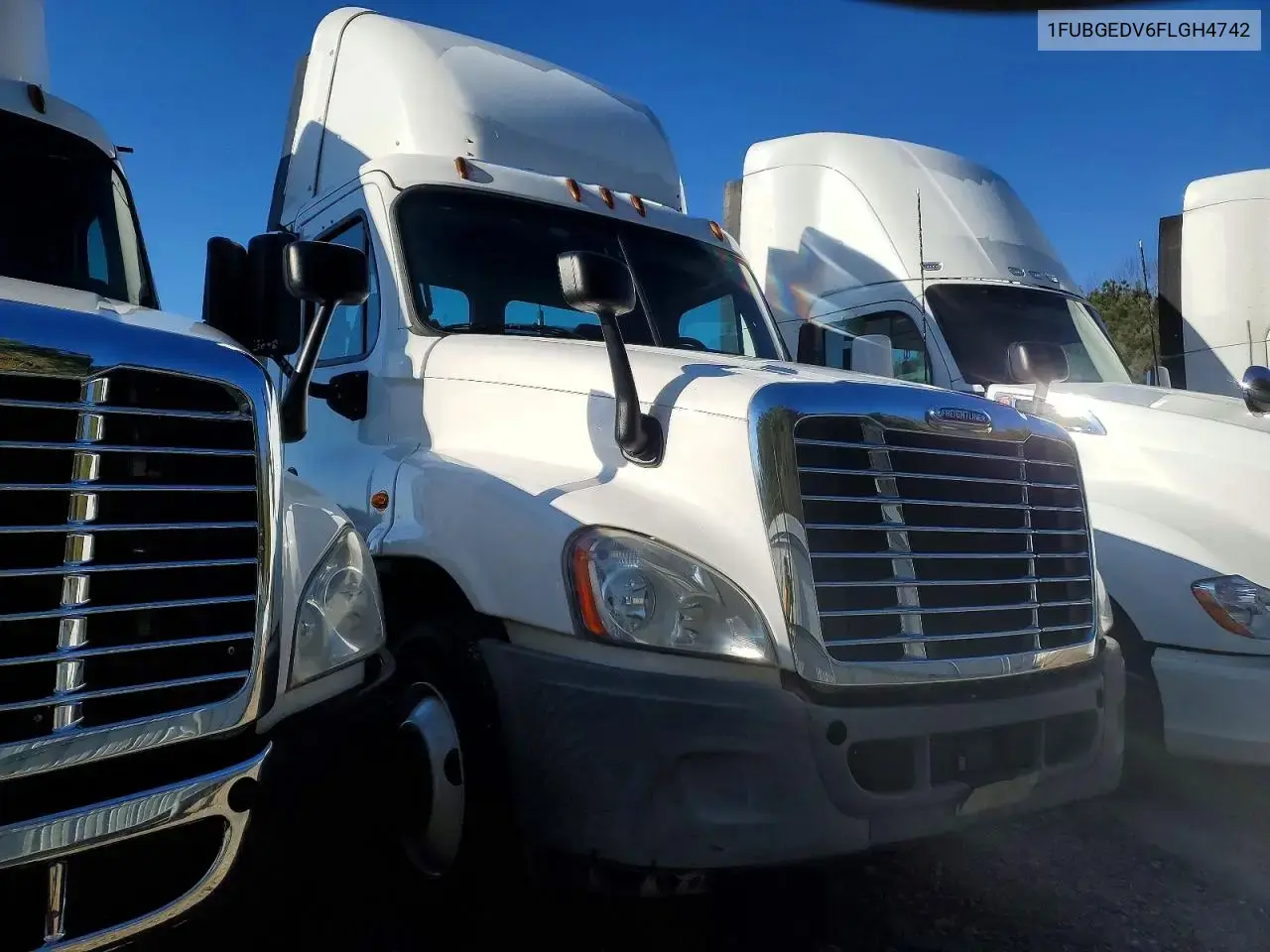 2015 Freightliner Cascadia Semi Truck