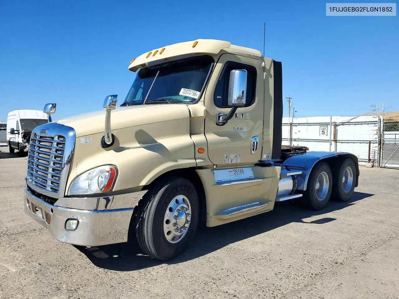 2015 Freightliner Cascadia Semi Truck