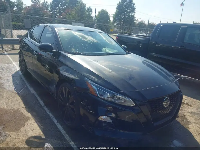 2022 Nissan Altima SR FWD