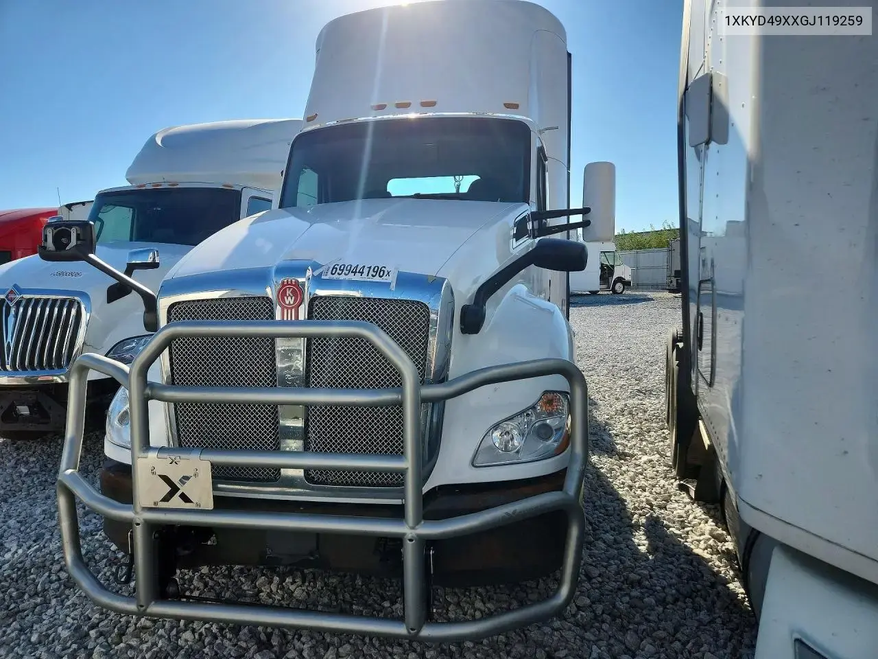 2016 Kenworth T680 Semi Truck