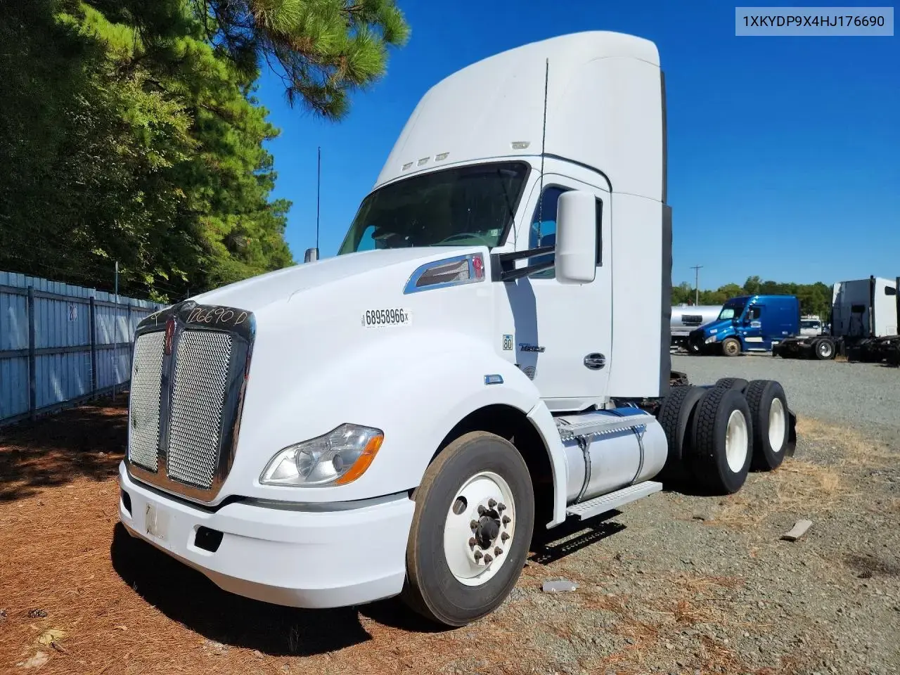 2017 Kenworth T680 Semi Truck