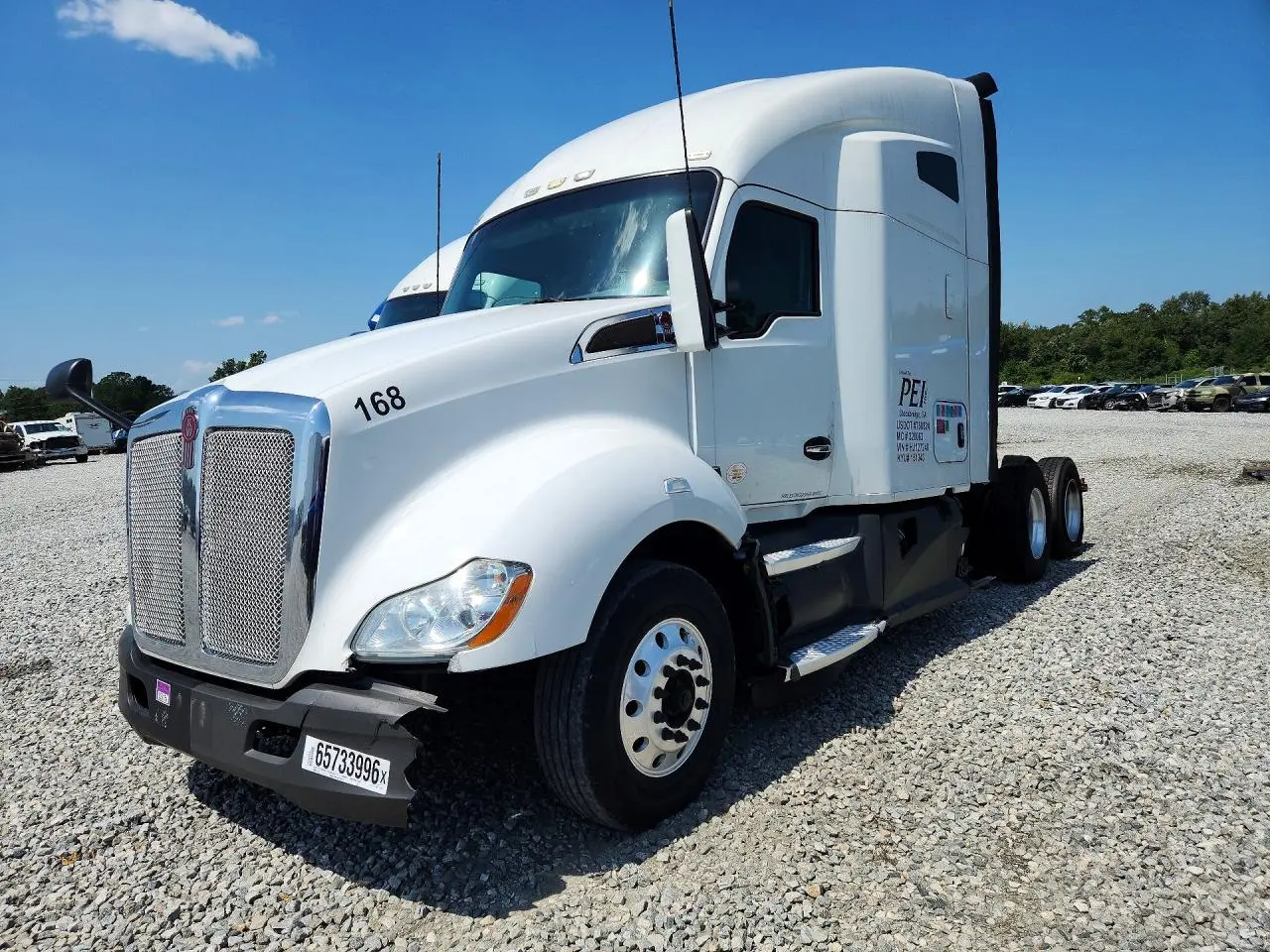 2017 Kenworth T680 Semi Truck
