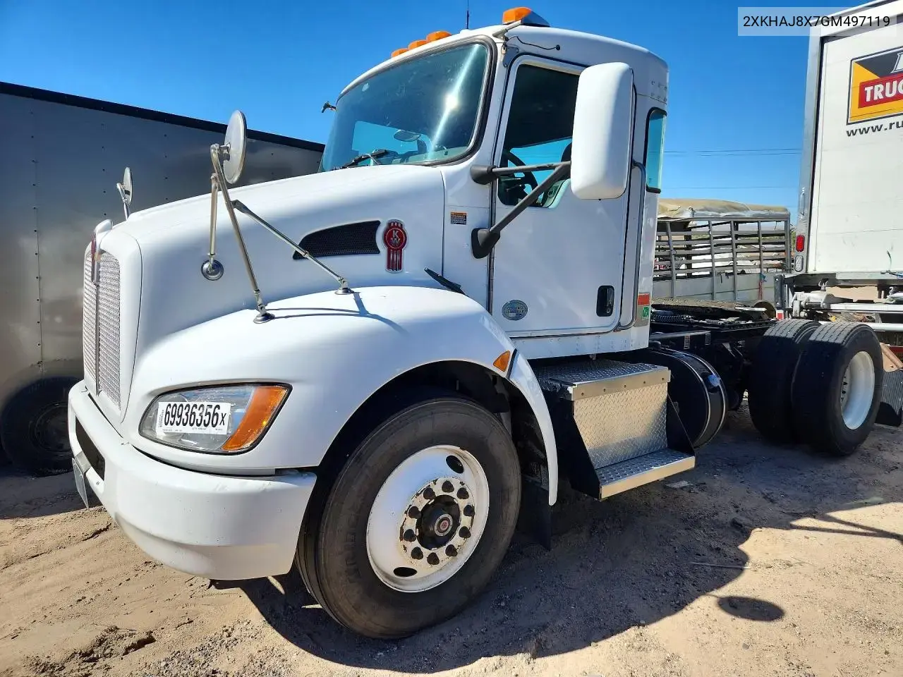 2016 Kenworth T370 Semi Truck