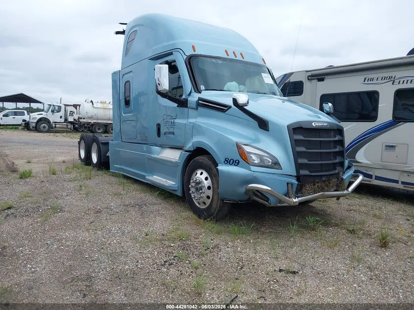 2025 Freightliner New Cascadia 126