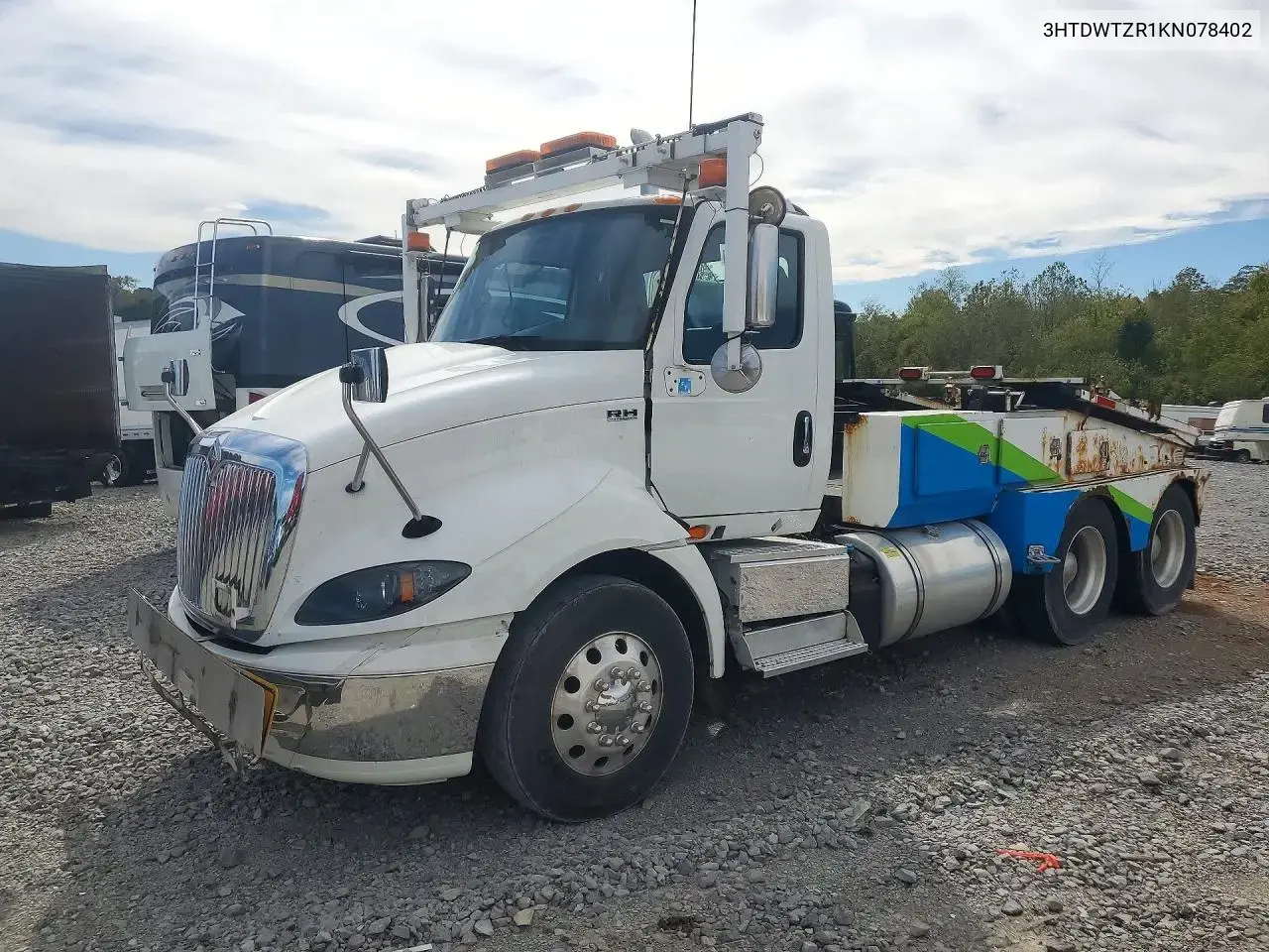 2019 International Rh613 Toter Truck