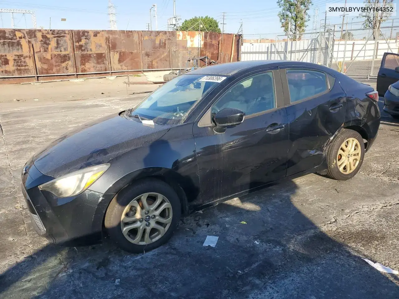 2017 Toyota Yaris Ia Base