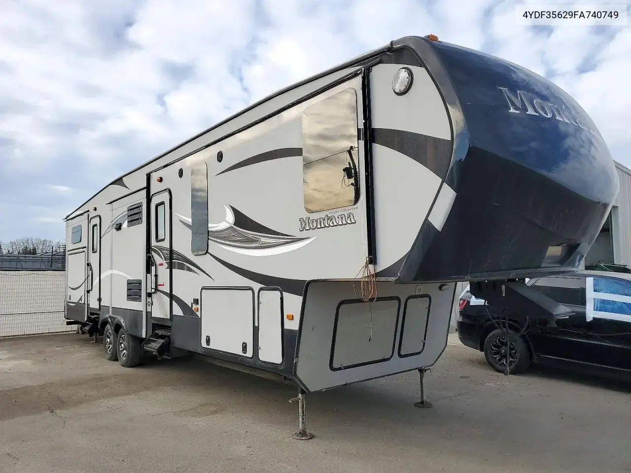 2015 Keystone Montana Camper