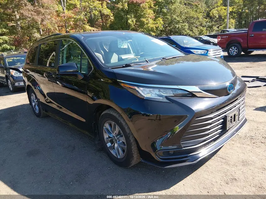 2023 Toyota Sienna LE