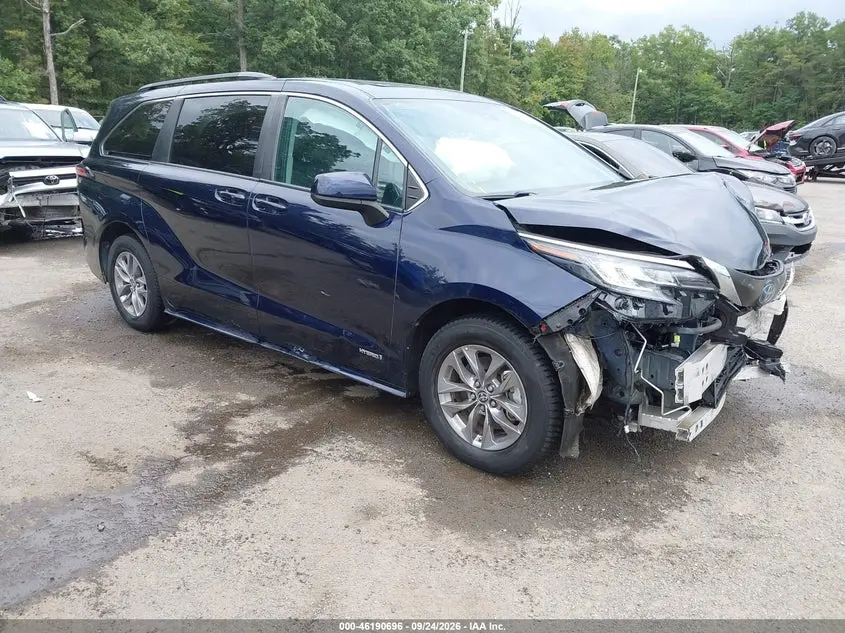2021 Toyota Sienna LE
