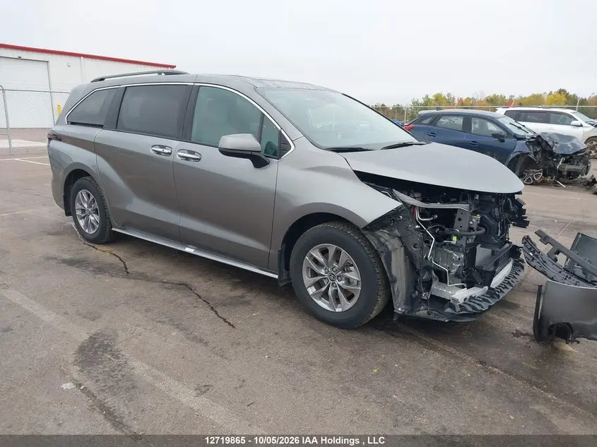 2026 Toyota Sienna XLE FWD 8-Pass