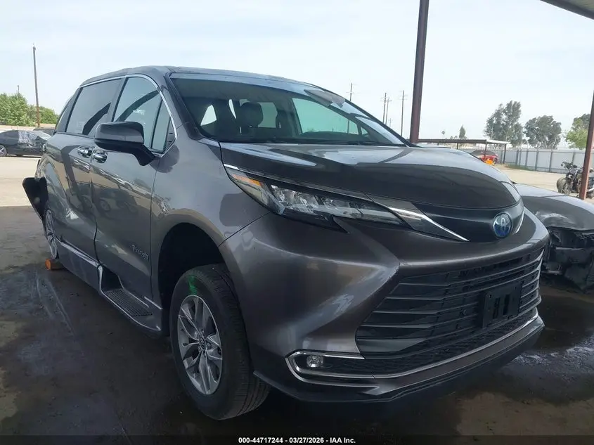 2024 Toyota Sienna XLE
