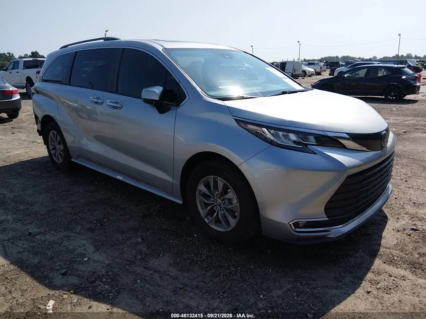 2023 Toyota Sienna XLE