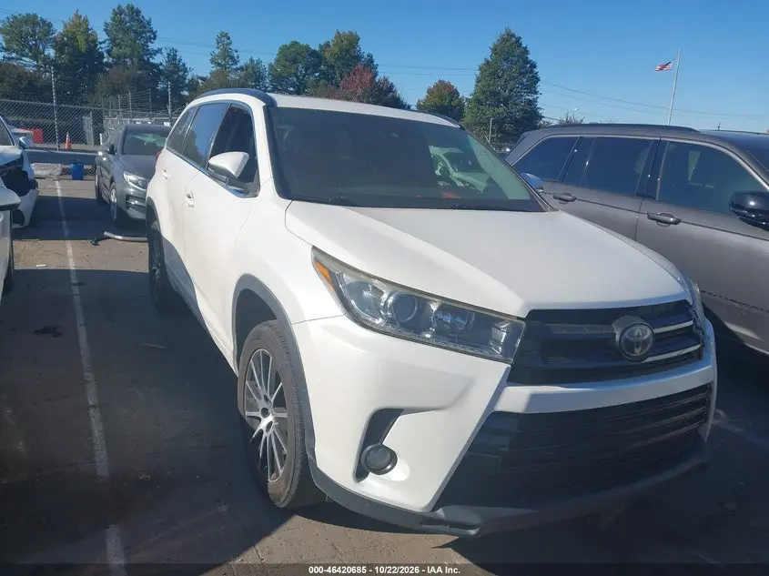 2017 Toyota Highlander SE