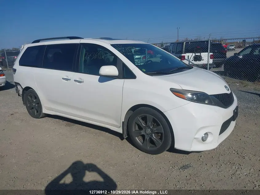 2017 Toyota Sienna SE 8 Passenger