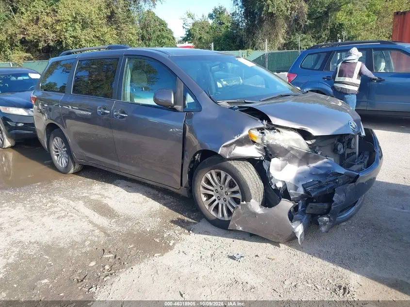 2015 Toyota Sienna XLE Premium 8 Passenger