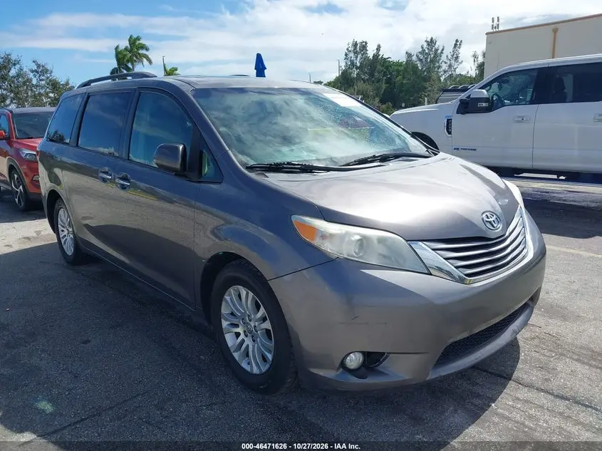 2016 Toyota Sienna XLE Premium 8 Passenger