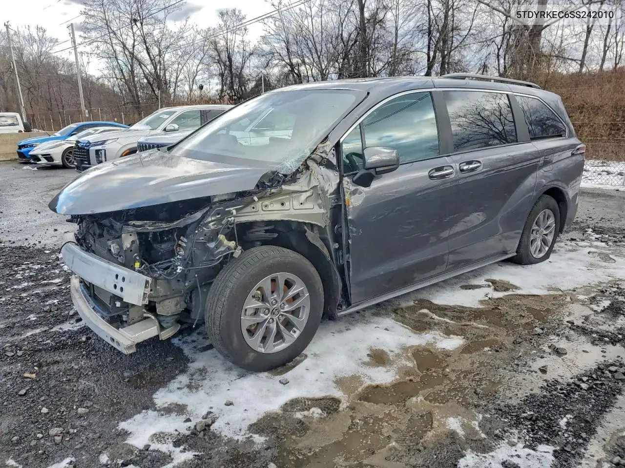 2025 Toyota Sienna XLE 8-Passenger
