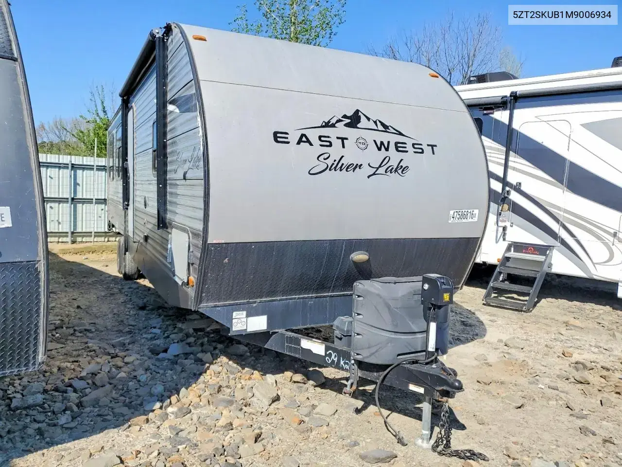 2022 East To West Silver Lake Camper