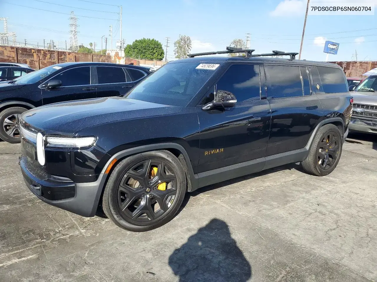 2025 Rivian R1S Premium