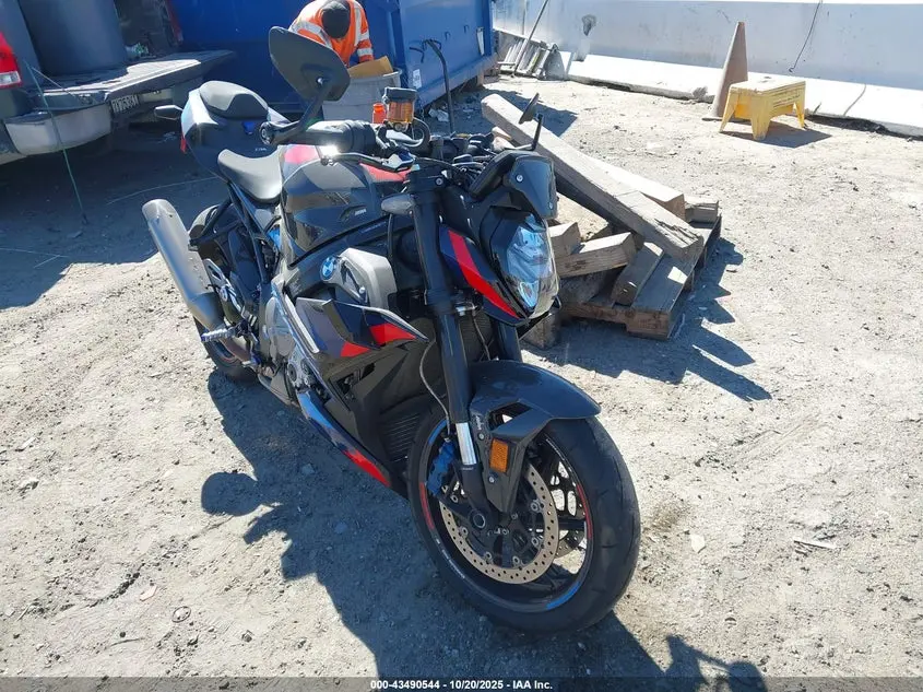 2023 BMW M 1000 R