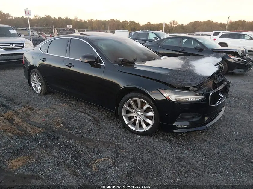 2017 Volvo S90 T6 Momentum