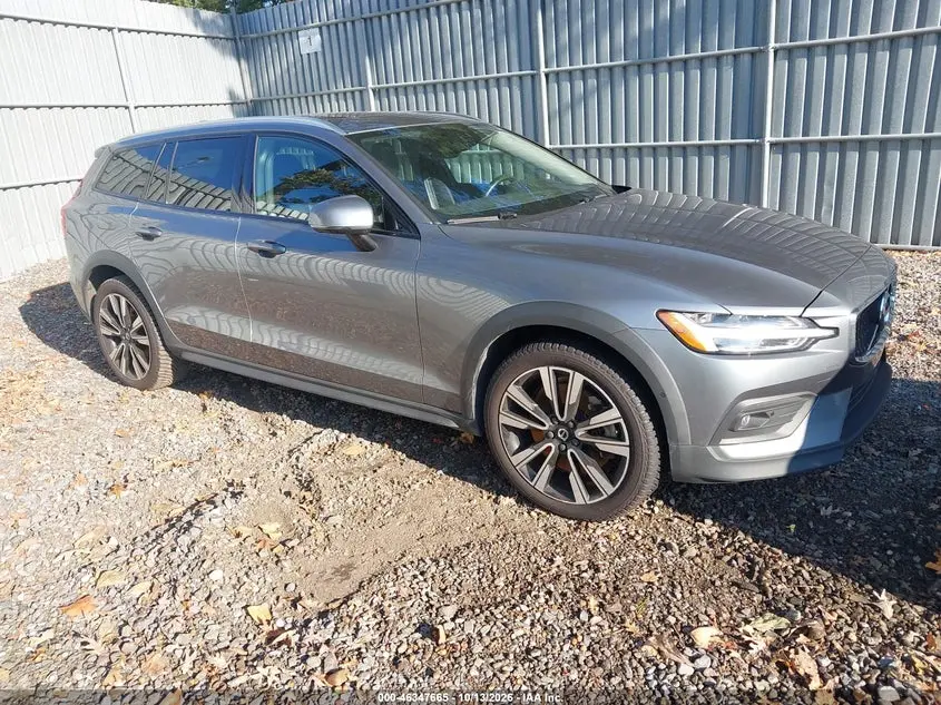 2021 Volvo V60 Cross Country T5