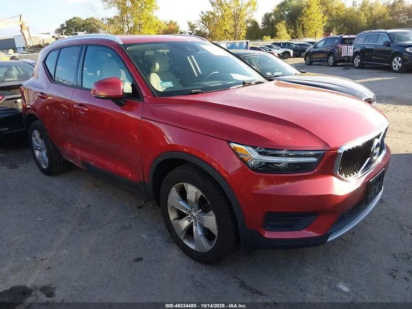 2020 Volvo XC40 T5 Momentum