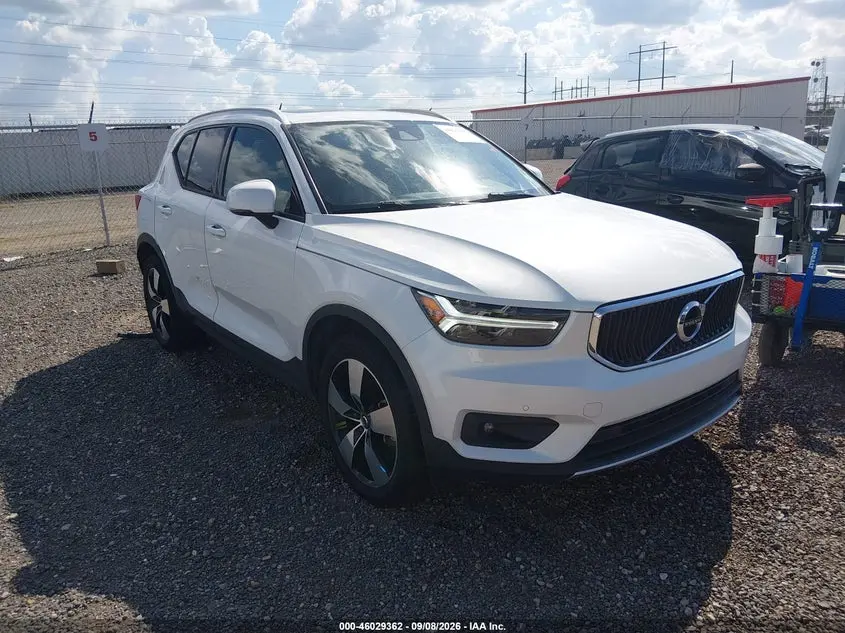 2021 Volvo XC40 T5 Momentum