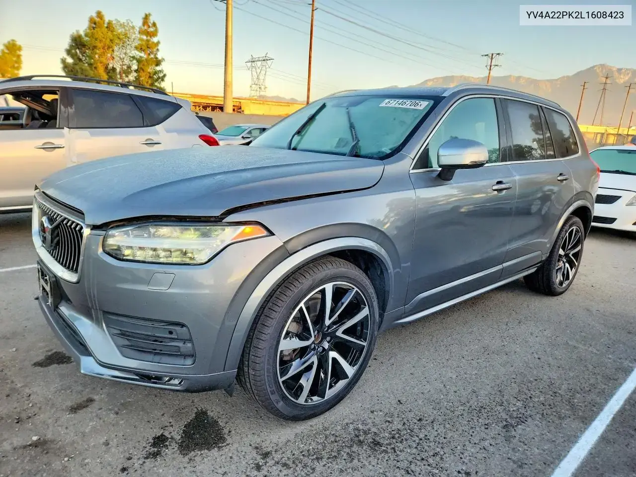 2020 Volvo XC90 T6 Momentum