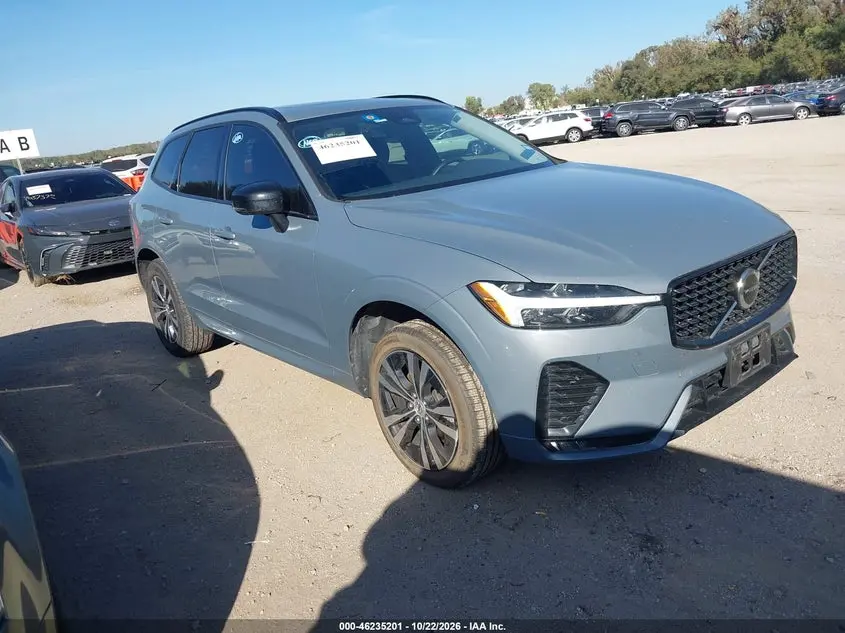 2024 Volvo XC60 B5 Core Dark Theme