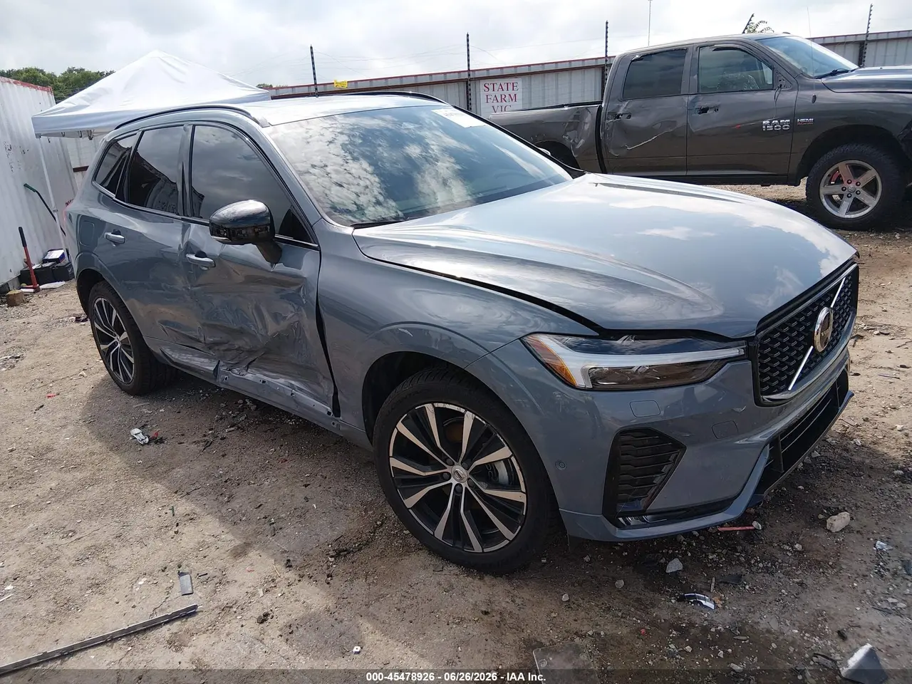 2024 Volvo XC60 B5 Plus Dark Theme